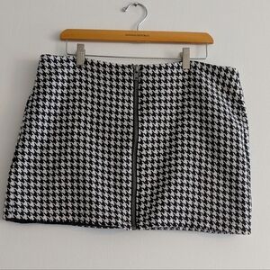 Versona Black and White Houndstooth Mini Skirt Size 18
